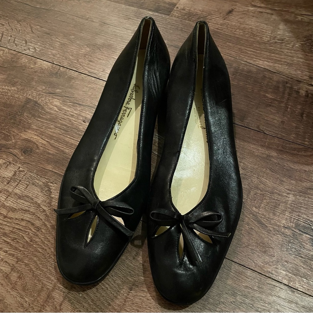 Salvatore Ferragamo Boutique leather bow flats size 10